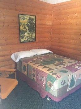 Smokey Hollow Resort Wasagaming エクステリア 写真