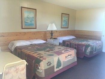 Smokey Hollow Resort Wasagaming エクステリア 写真