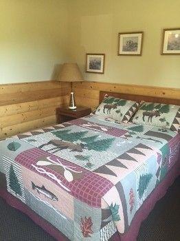 Smokey Hollow Resort Wasagaming エクステリア 写真