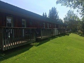 Smokey Hollow Resort Wasagaming エクステリア 写真
